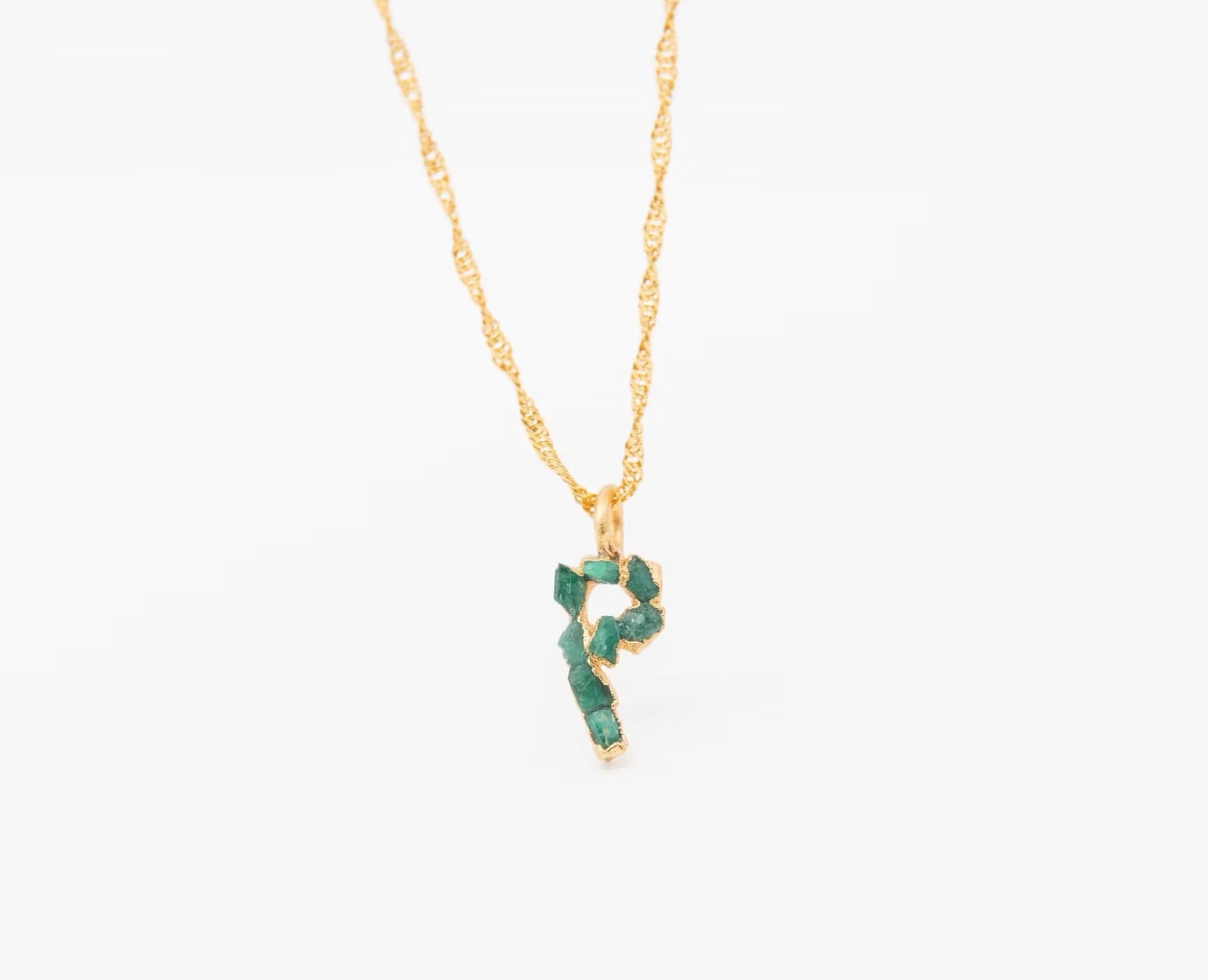 Dije con cadena letra pequeña esmeralda FUSIÓN