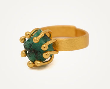 Anillo uñas esmeralda