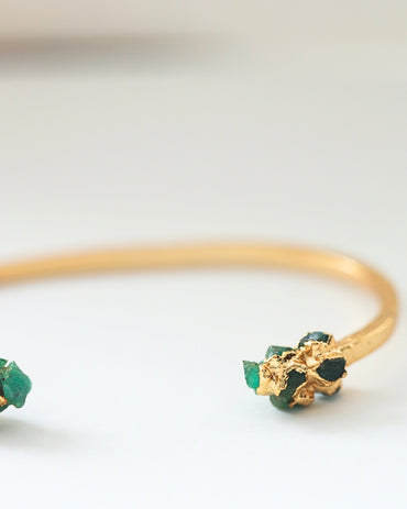 Brazalete nugget esmeraldas fusión