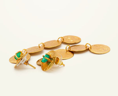 Earrings with 5 lattice circles and emerald