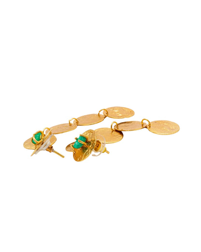 Earrings with 5 lattice circles and emerald