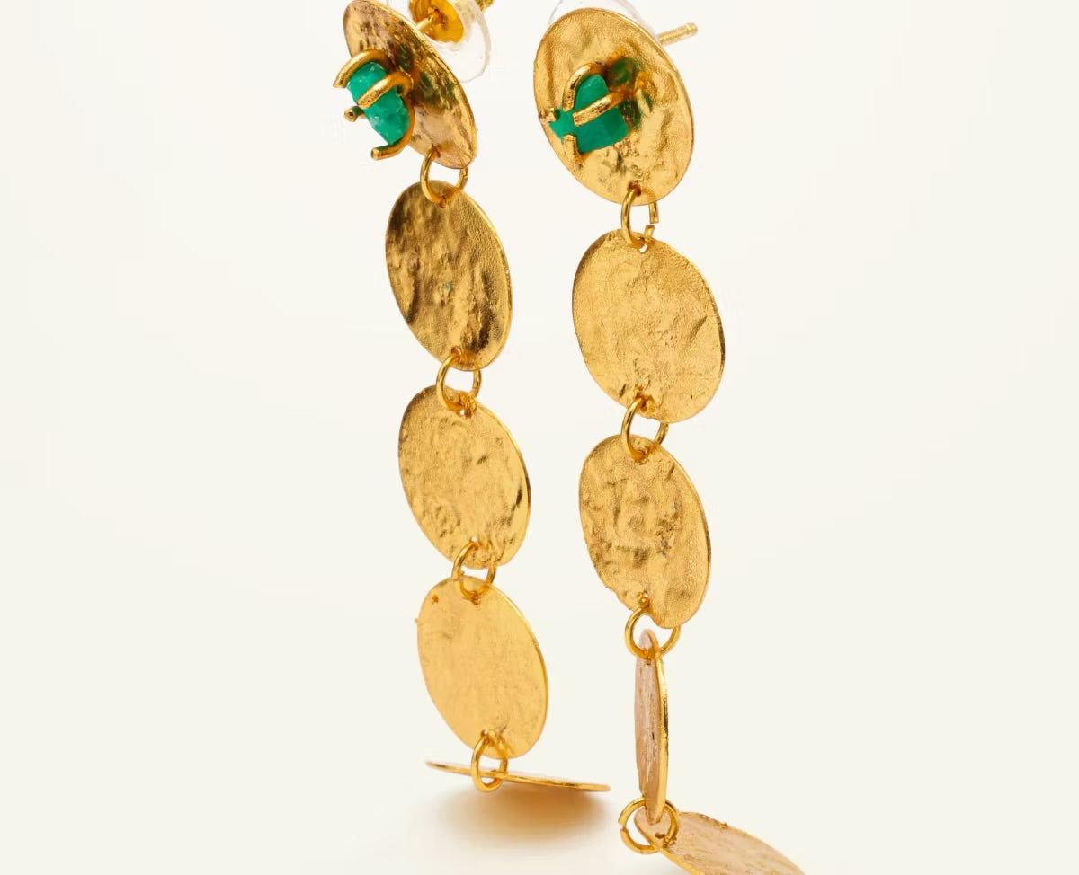 Earrings with 5 lattice circles and emerald