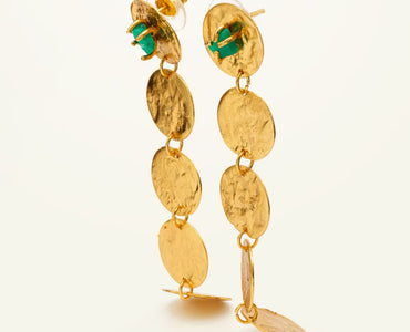 Earrings with 5 lattice circles and emerald