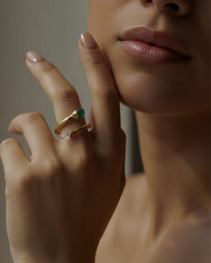 Anillo Cuarzo y Esmeralda Cruzado