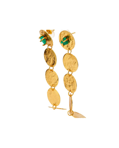 Earrings with 5 lattice circles and emerald