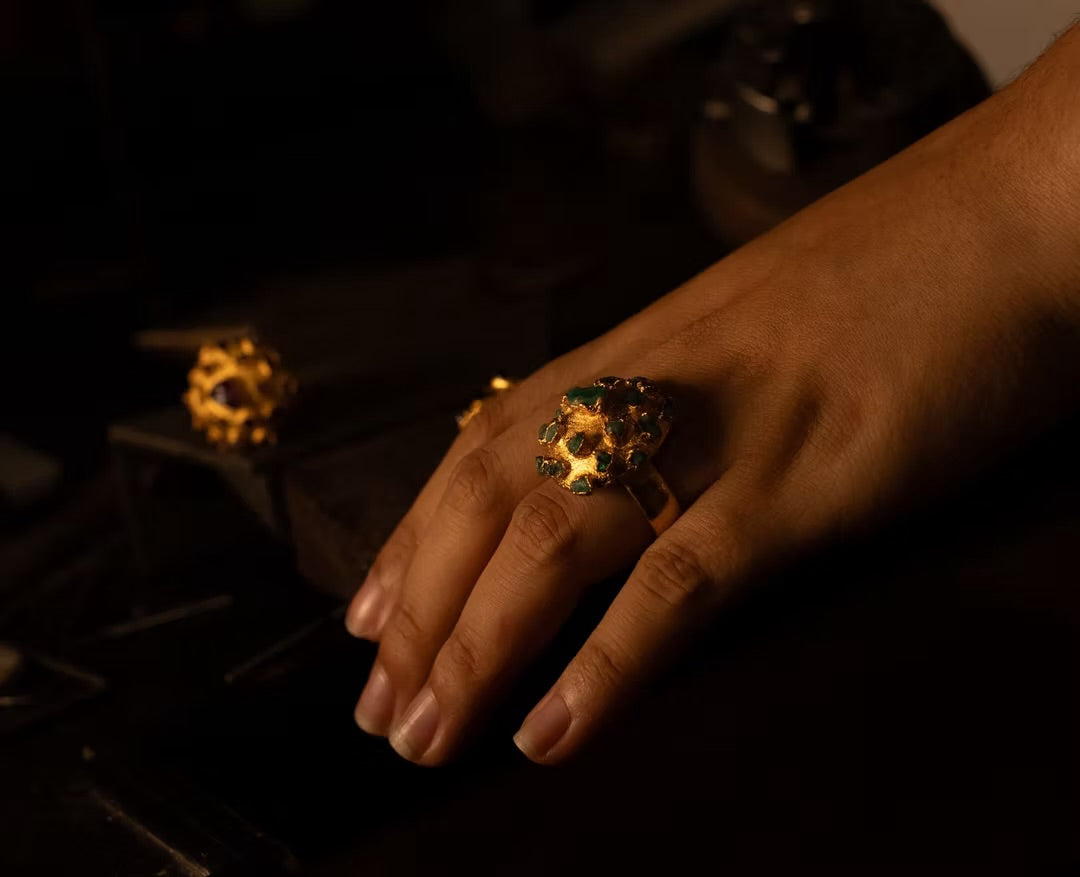 Anillo domos grande esmeralda fusión