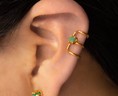 Earcuff pequeño 3 líneas esmeralda
