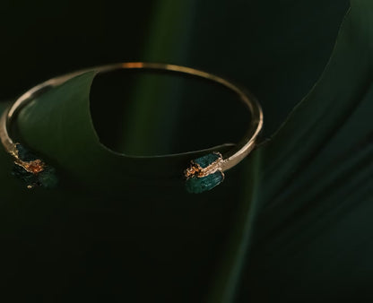 Brazalete nugget esmeraldas fusión