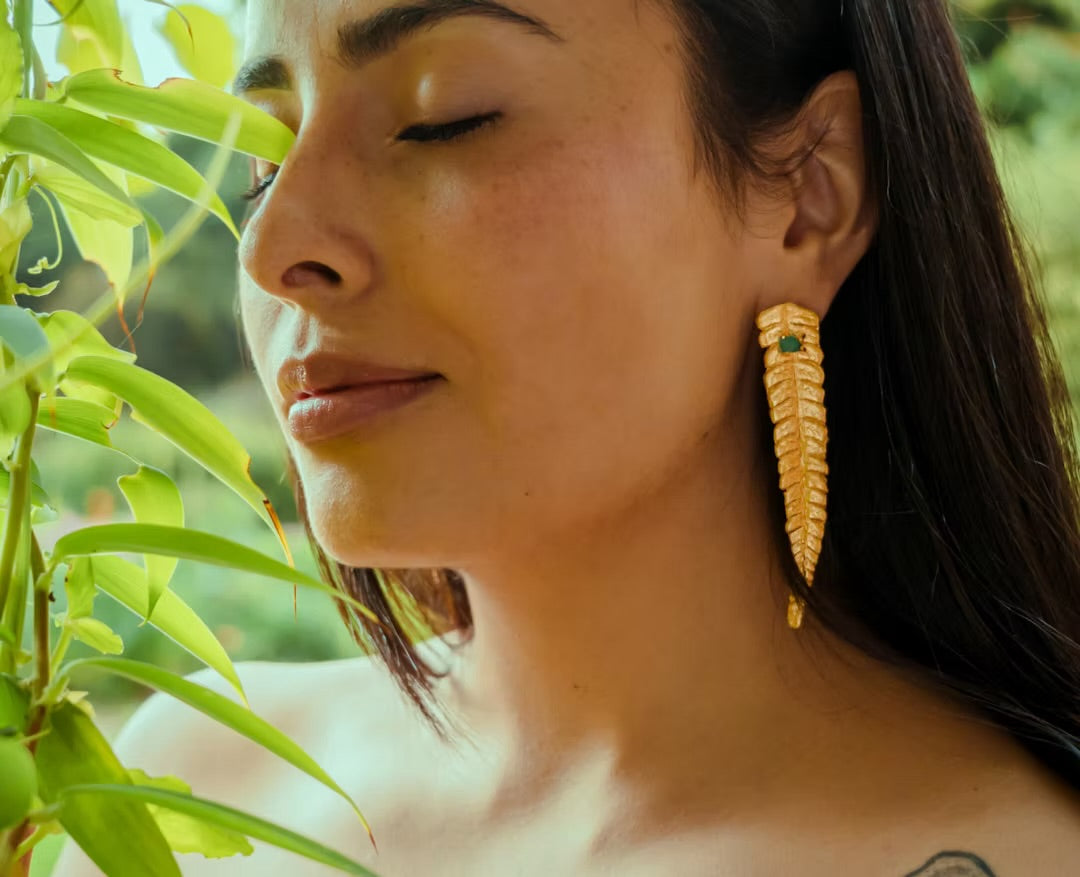 Topo Hoja Helecho con Esmeralda | Naturaleza Viva Collection