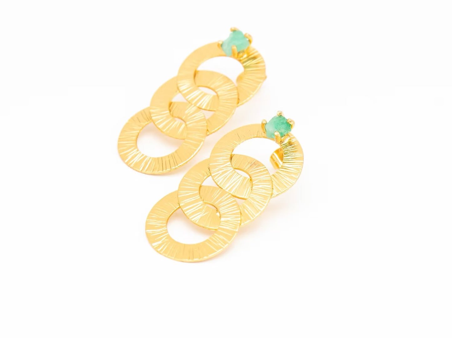 Topo pequeño  3 Círculos entrelazados martillados esmeralda