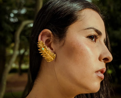 Earcuff Hoja Pino Romerón con Esmeralda | Naturaleza Viva Collection