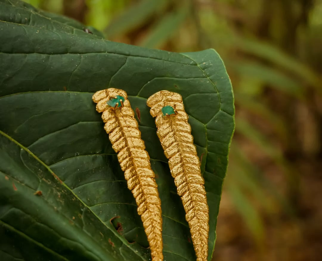 Topo Hoja Helecho con Esmeralda | Naturaleza Viva Collection