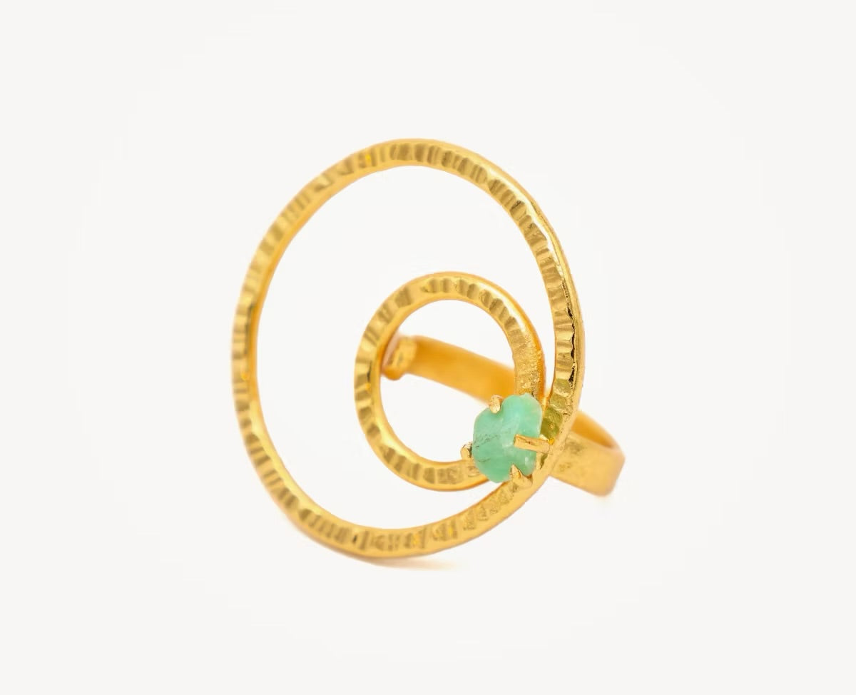 Anillo doble círculo martillado esmeralda