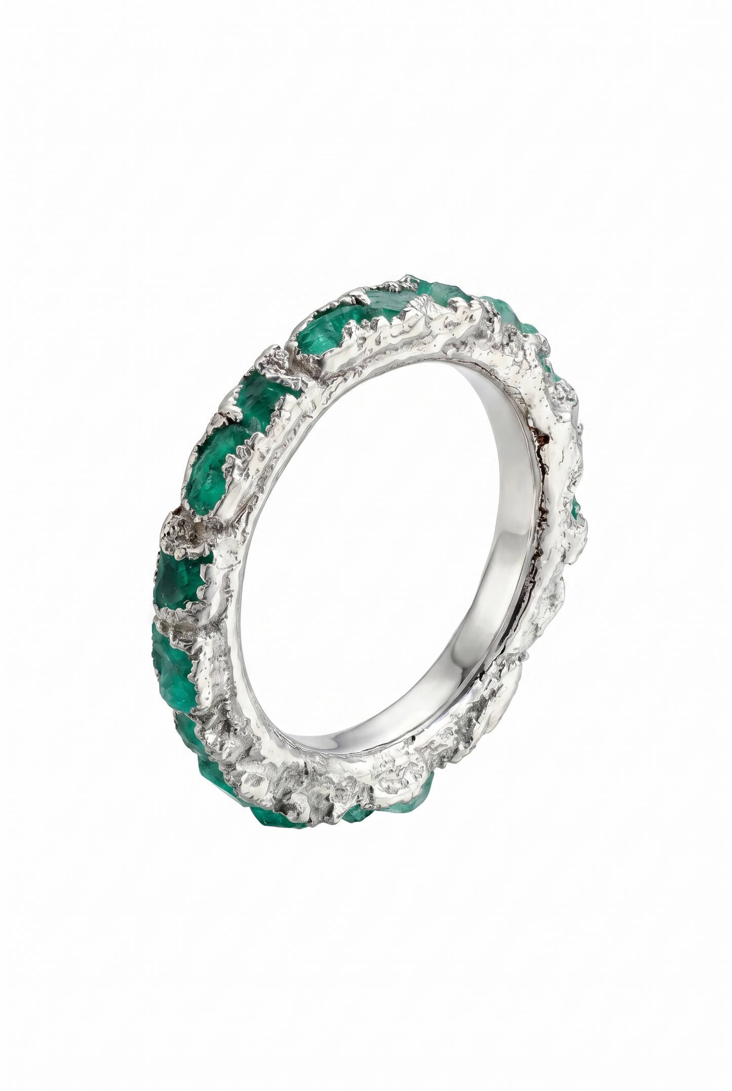 Infinity ring in 925 silver with emerald fusion.